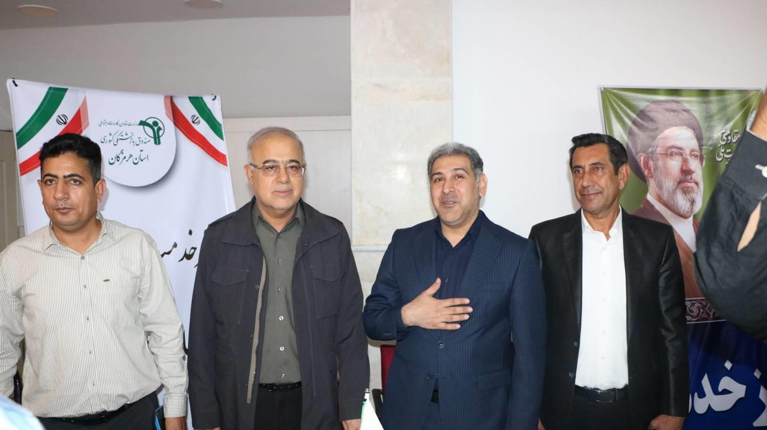 حضور دکتر آشوری استاندار هرمزگان درمیز خدمت صندوق بازنشستگی کشوری
