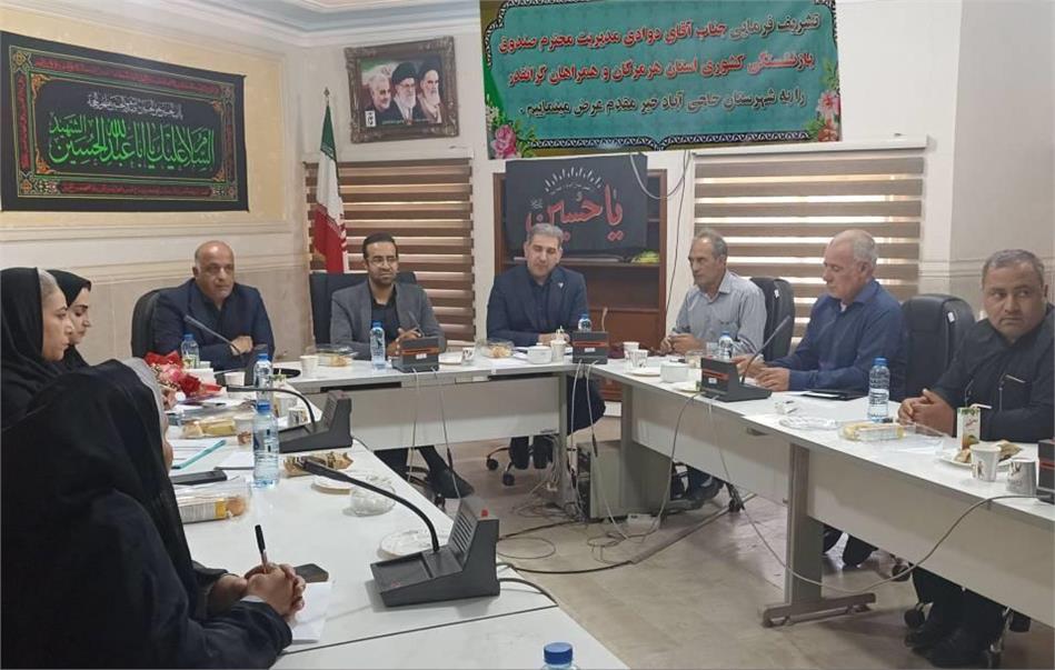 تجلیل از پیشکسوتان و بازنشستگان در شهرستان حاجی‌آباد