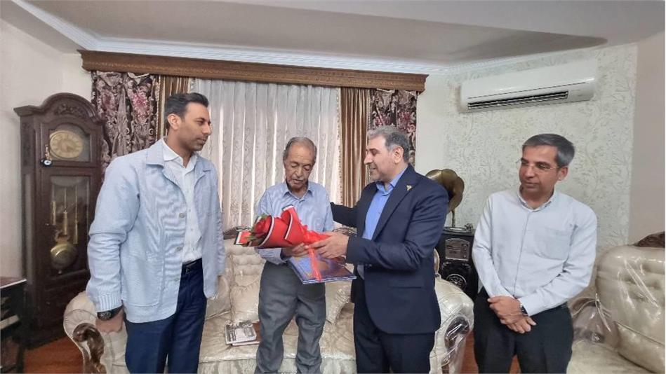 از دو بازنشسته نمونه استان هرمزگان تجلیل شد